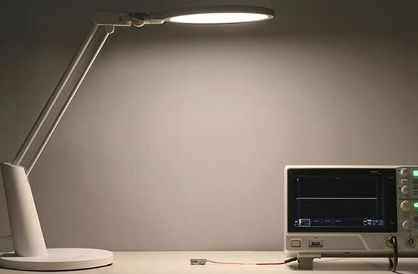 小米众筹Yeelight智能护眼台灯Pro(图片来自官方) 小米众筹Yeelight智能护眼台灯Pro(图片来自官方)