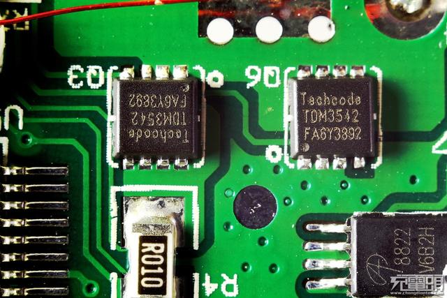 iWALK F20P (20000mAh) PD快充移动电源拆解评测