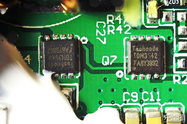 iWALK F20P (20000mAh) PD快充移动电源拆解评测