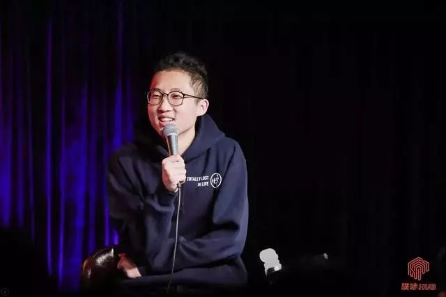 脱口秀关于银行的段子,脱口秀笑话段子