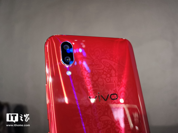 红蓝CP:vivo X21 2018 FIFA世界杯版现场实拍