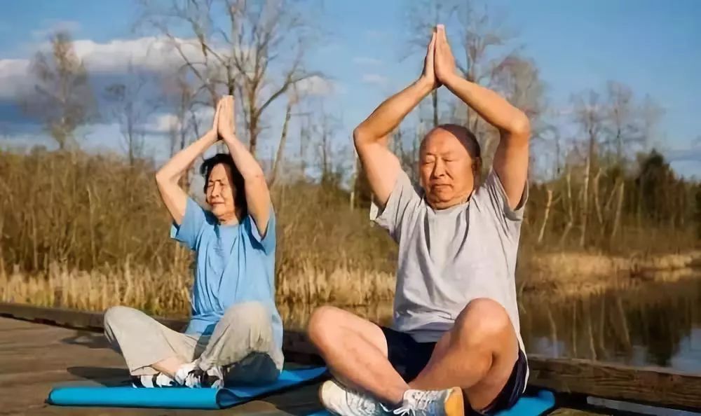 中国老人真实写照:穷养自己,富养儿孙
