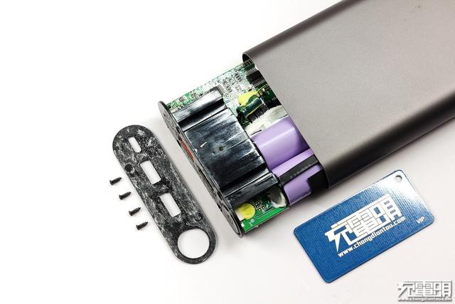 iWALK F20P (20000mAh) PD快充移动电源拆解评测