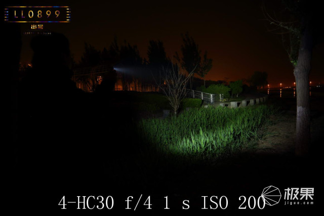 奈克科尔手电筒评测，被掰弯的手电筒更好用