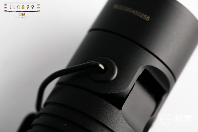 奈克科尔手电筒评测，被掰弯的手电筒更好用