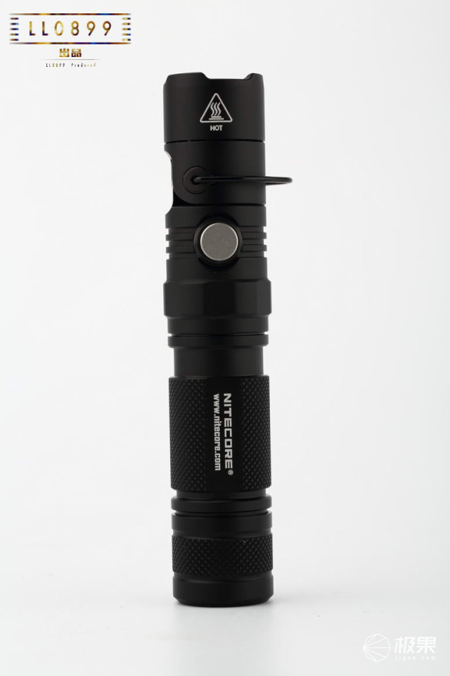 奈克科尔手电筒评测，被掰弯的手电筒更好用