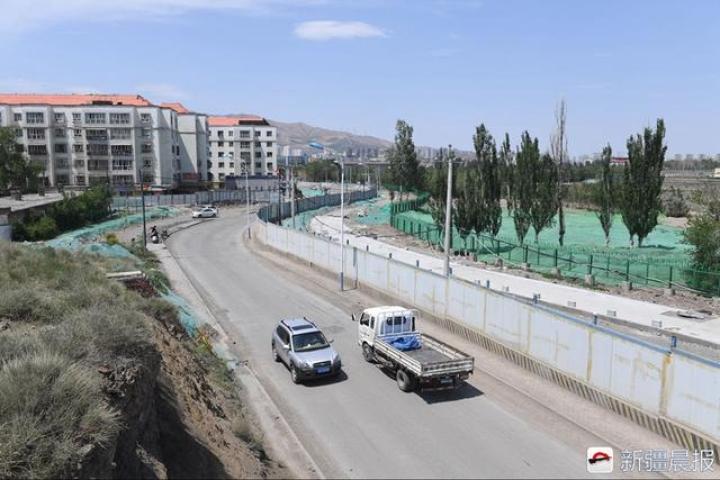 乌鲁木齐市赛马场路预计8月底改扩建成双向4