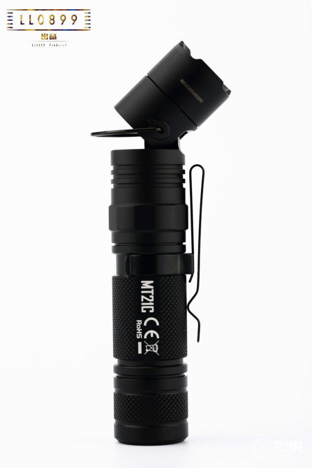 奈克科尔手电筒评测，被掰弯的手电筒更好用