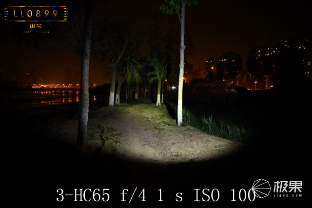 奈克科尔手电筒评测，被掰弯的手电筒更好用