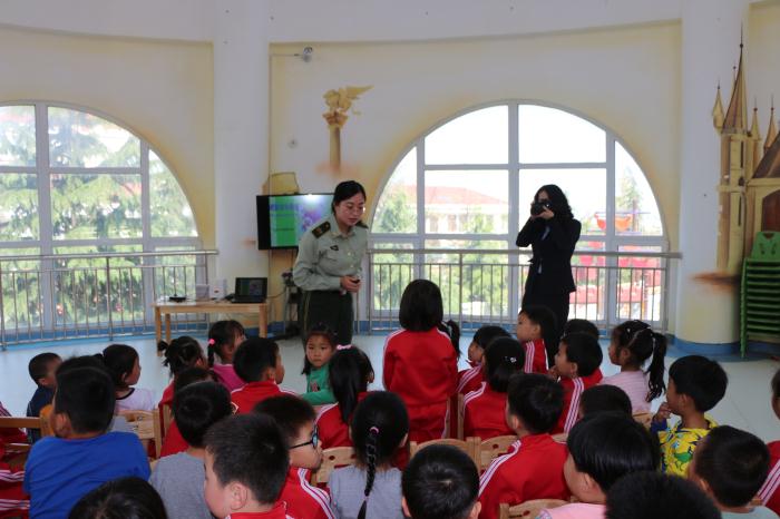 宣传进幼儿园 安全教育从娃娃抓起