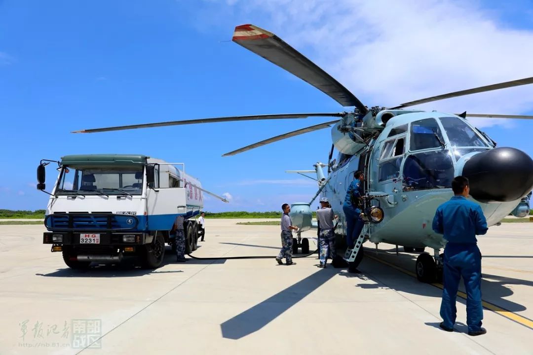 西沙海域渔民突发疾病 驻岛海军直升机紧急救援