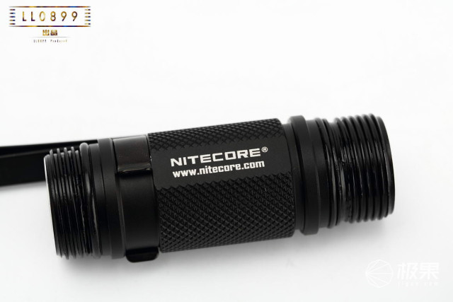奈克科尔手电筒评测，被掰弯的手电筒更好用
