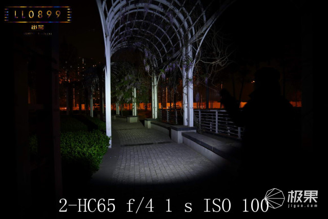 奈克科尔手电筒评测，被掰弯的手电筒更好用