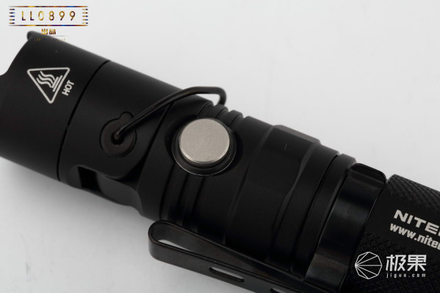 奈克科尔手电筒评测，被掰弯的手电筒更好用