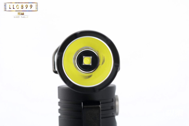 奈克科尔手电筒评测，被掰弯的手电筒更好用