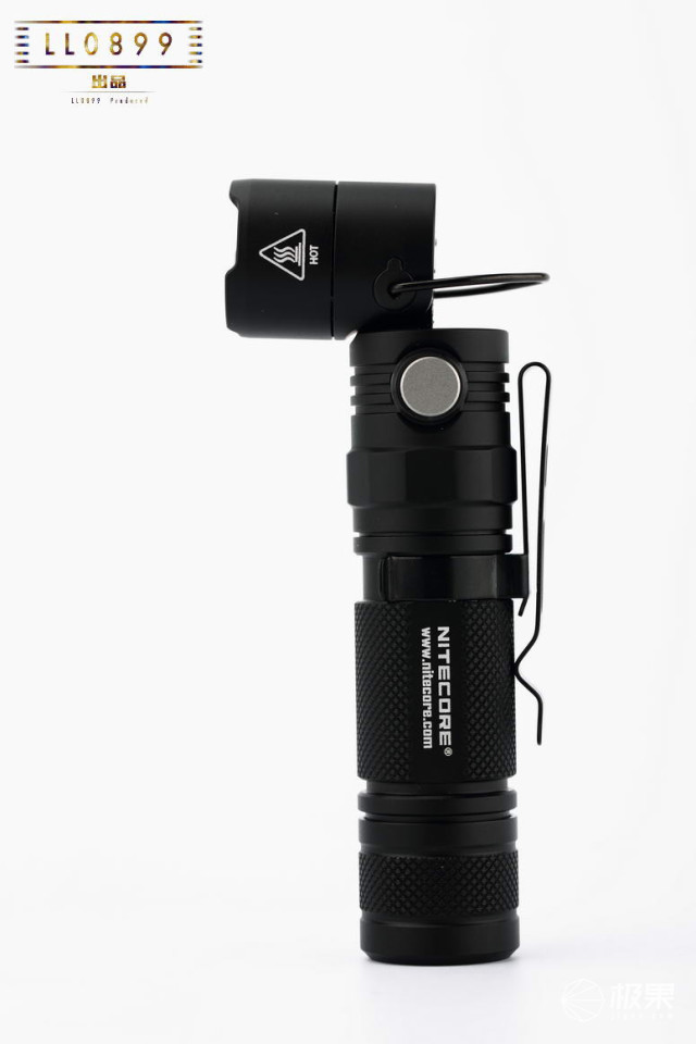 奈克科尔手电筒评测，被掰弯的手电筒更好用