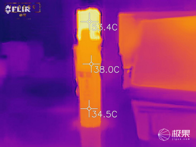 奈克科尔手电筒评测，被掰弯的手电筒更好用