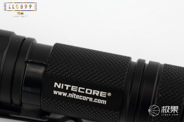 奈克科尔手电筒评测，被掰弯的手电筒更好用