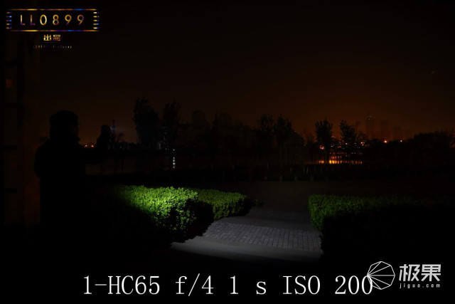 奈克科尔手电筒评测，被掰弯的手电筒更好用