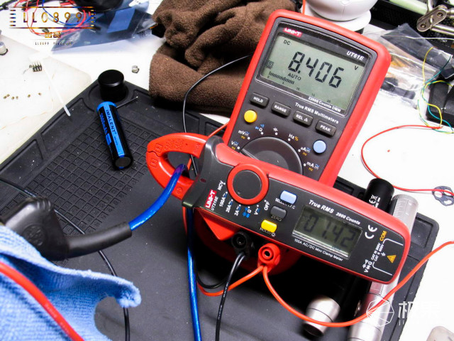 奈克科尔手电筒评测，被掰弯的手电筒更好用