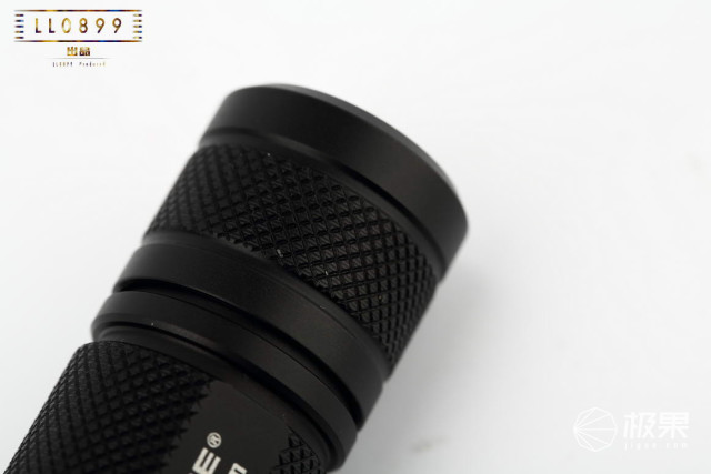 奈克科尔手电筒评测，被掰弯的手电筒更好用