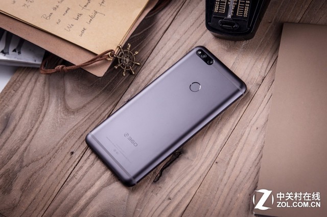 别只看全面屏 换新机你还需要了解这些事 