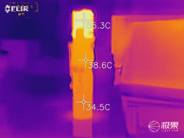 奈克科尔手电筒评测，被掰弯的手电筒更好用