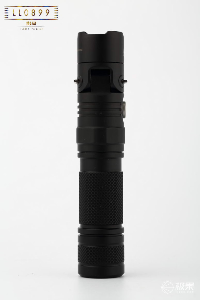 奈克科尔手电筒评测，被掰弯的手电筒更好用