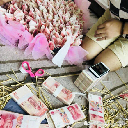 33万现金做花(图)