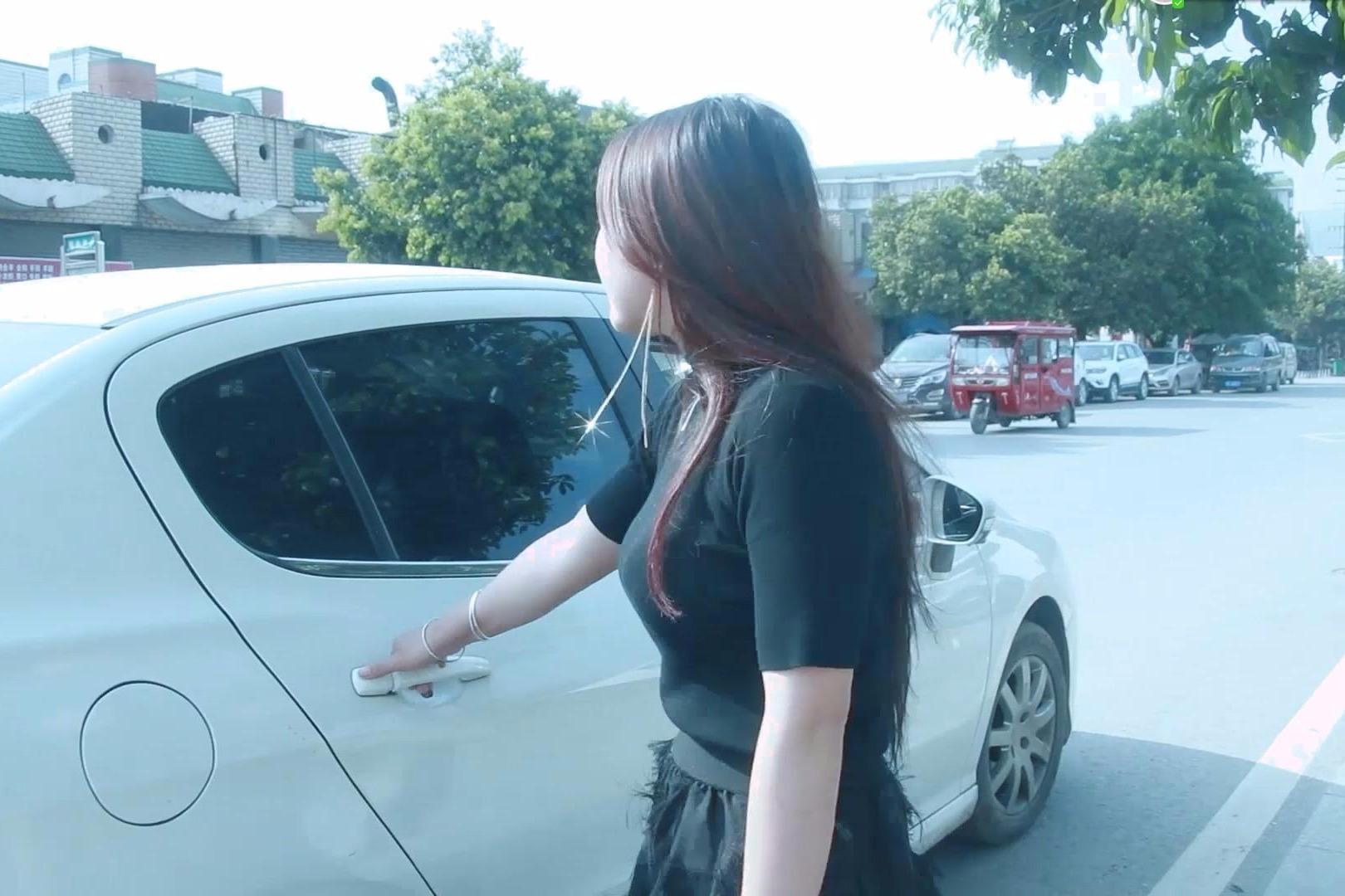 日本最美女出租车司机走红，上了她的车就不想下来！_果酱音乐