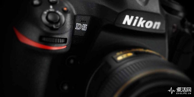 Nikon_D5_Hero