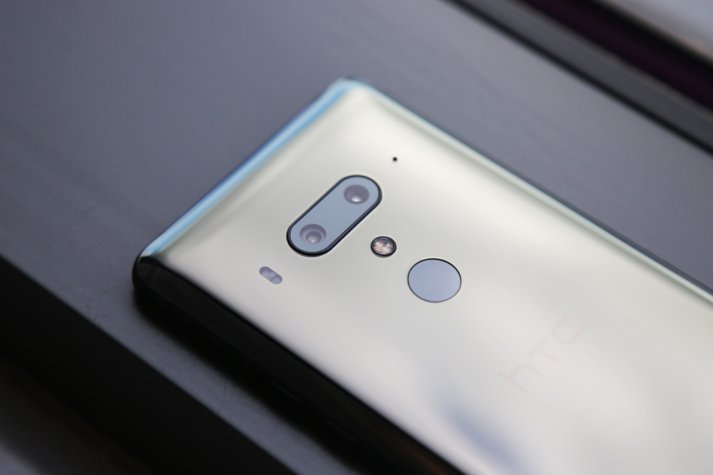 水漾玻璃机身+Edge Sense 2.0 HTC U12+图赏