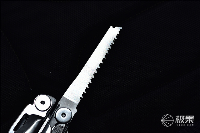 莱泽曼多功能折叠钳上手：17种功能于一身，“钳”力无穷