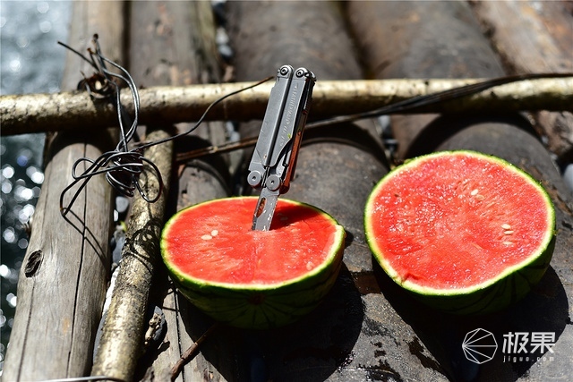 莱泽曼多功能折叠钳上手：17种功能于一身，“钳”力无穷