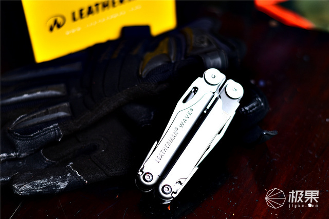 莱泽曼多功能折叠钳上手：17种功能于一身，“钳”力无穷