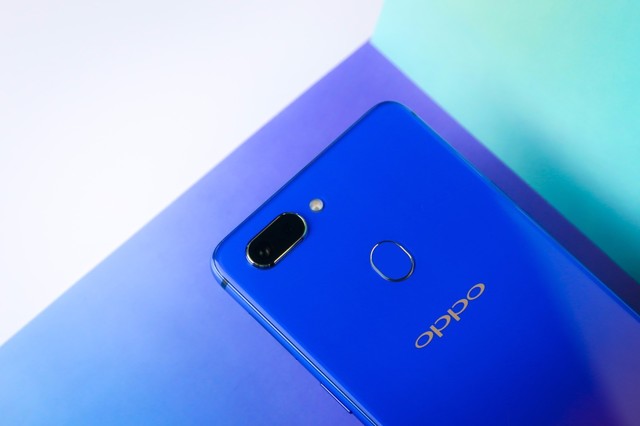 渐变色撞出新鲜感 这款手机"不负美之名" 