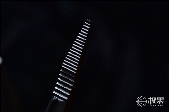 莱泽曼多功能折叠钳上手：17种功能于一身，“钳”力无穷