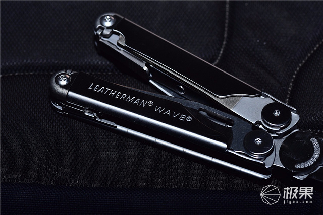 莱泽曼多功能折叠钳上手：17种功能于一身，“钳”力无穷