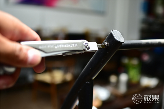 莱泽曼多功能折叠钳上手：17种功能于一身，“钳”力无穷
