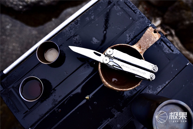莱泽曼多功能折叠钳上手：17种功能于一身，“钳”力无穷