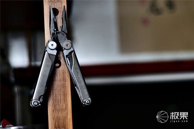 莱泽曼多功能折叠钳上手：17种功能于一身，“钳”力无穷
