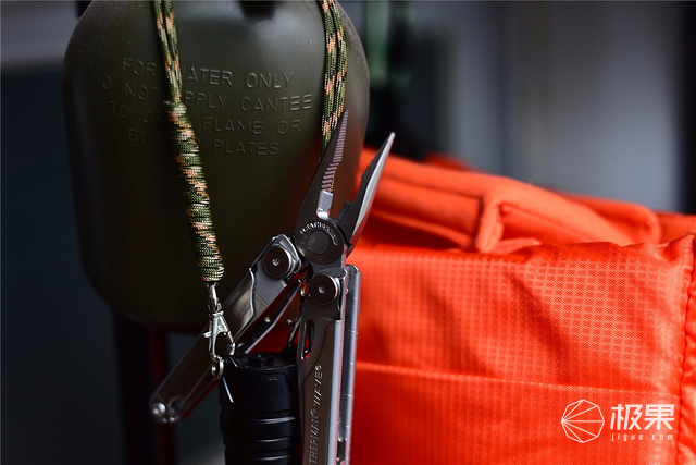 莱泽曼多功能折叠钳上手：17种功能于一身，“钳”力无穷