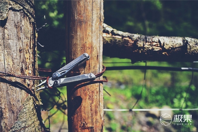 莱泽曼多功能折叠钳上手：17种功能于一身，“钳”力无穷