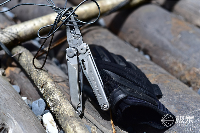 莱泽曼多功能折叠钳上手：17种功能于一身，“钳”力无穷