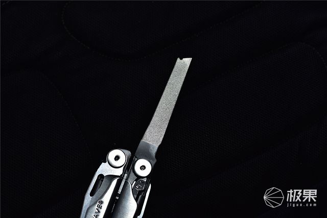 莱泽曼多功能折叠钳上手：17种功能于一身，“钳”力无穷