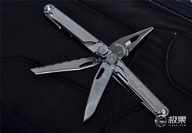莱泽曼多功能折叠钳上手：17种功能于一身，“钳”力无穷
