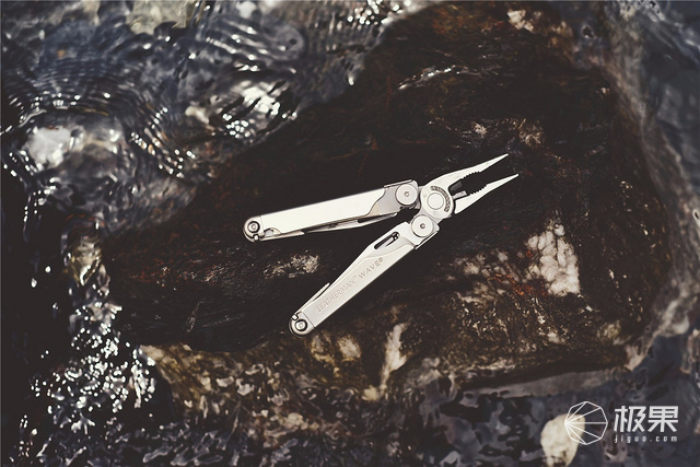 莱泽曼多功能折叠钳上手：17种功能于一身，“钳”力无穷