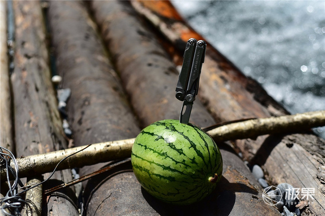 莱泽曼多功能折叠钳上手：17种功能于一身，“钳”力无穷