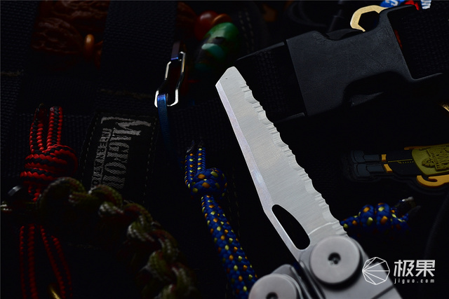 莱泽曼多功能折叠钳上手：17种功能于一身，“钳”力无穷