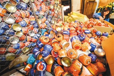 “净水鸟”14年收集 废旧野营气罐超8万个